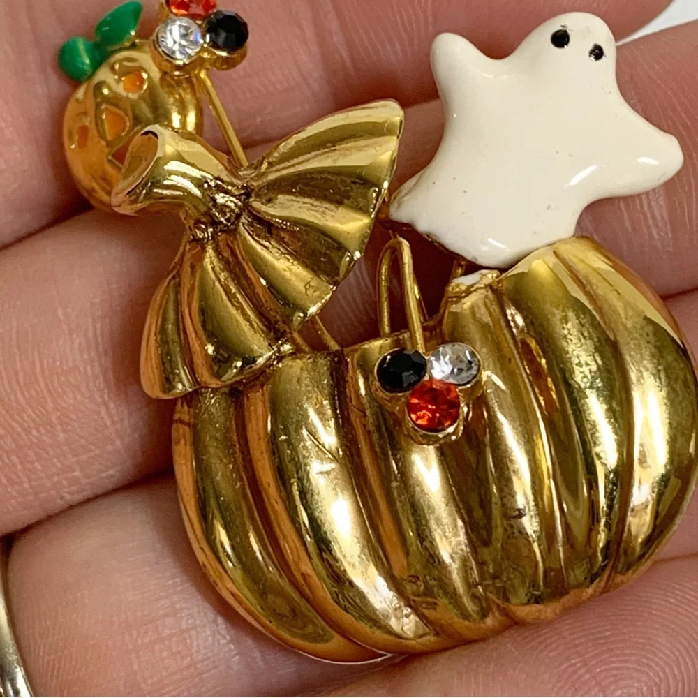 N/A halloween brooch